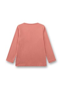 Langarm-T-Shirt aus weichem Korallenbaumwollstoff. Rundhalsausschnitt, gerade Säume und Etikettendetail an der unteren Seite. Glatte Textur, minimalistisches Design.