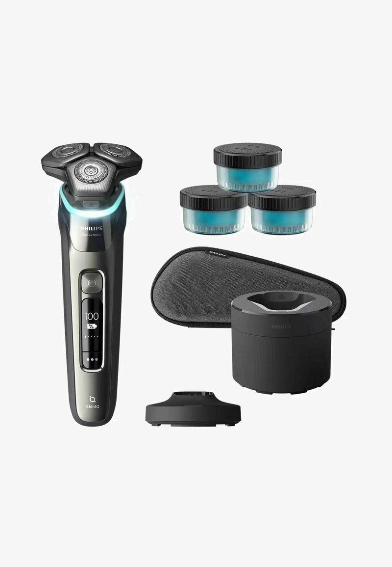 Rasoio elettrico Philips Series 9000 con tre testine circolari, corpo grigio scuro, display LED, accompagnato da tre contenitori blu, base di ricarica nera e custodia grigia.