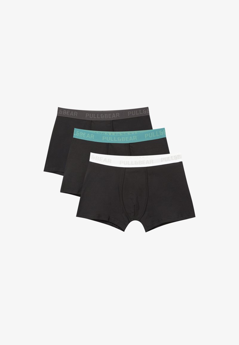 Drei Paare Boxer-Shorts in Schwarz, mit elastischen Taillenbändern in Grau, Blaugrün und Weiß, versehen mit dem Kontrastlogo "PULL&BEAR".