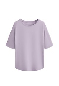 T-shirt lavanda a maniche corte, realizzata in un tessuto morbido, presenta un collo rotondo e una vestibilità rilassata con spalle leggermente scese.