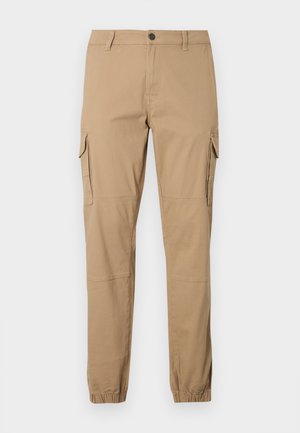 Beiget puuvillasekoitetta olevat cargo-housut, joissa on sivutaskut, kapenevat lahkeet, joustavat hihansuut ja vyötäröllä nappikiinnitys.