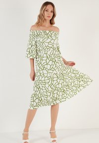 LELA REGULAR FIT - Denné šaty - ecru green