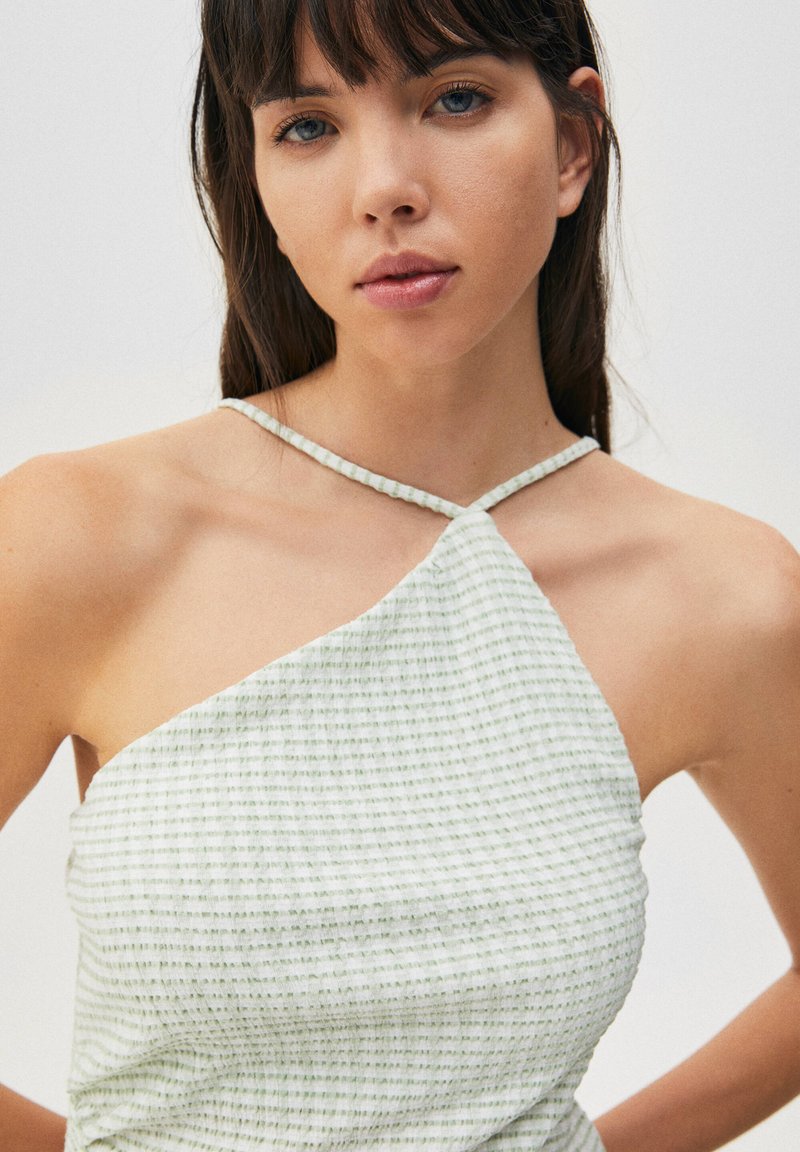 Damen T-Shirts | PULL&BEAR ASYMMETRIC Top light green/hellgrün - FG24070 Damen T-Shirts | PULL&BEAR ASYMMETRIC Top light green/hellgrün - FG24070