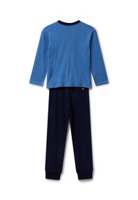 Camiseta de manga larga azul con cuello de contraste en color marino, combinada con pantalones marinos que cuentan con puños acanalados y un bolsillo trasero. Fabricada en una tela suave.