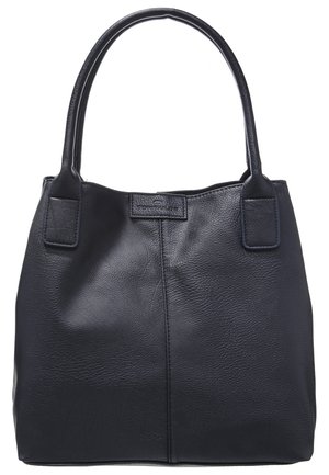 Sac à main en cuir noir avec deux poignées arrondies et une étiquette rectangulaire cousue sur le haut du devant au centre.