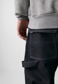 Don't Waste Culture KAJAL UNISEX - Calças de ganga folgadas - raw denim dark blue