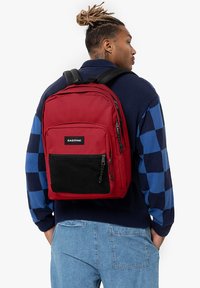 Eastpak PINNACLE - Ryggsäck - beet burgundy