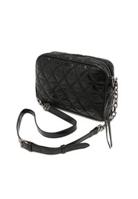 Borsa a tracolla nera in pelle con motivo a rombi, catena in argento e manici in pelle, chiusura con zip, forma rettangolare, finitura lucida.