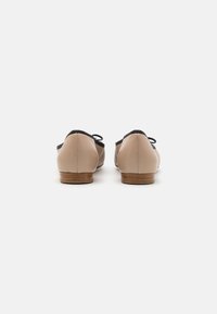 Billi Bi Balerīnas laiviņas - black/beige