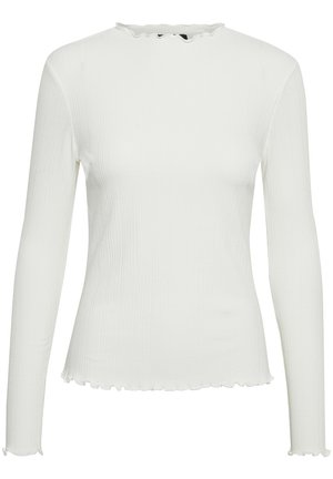 Camiseta blanca de manga larga con textura acanalada y cuello y dobladillo con volantes. Diseño ajustado con mangas rectas y detalles mínimos.