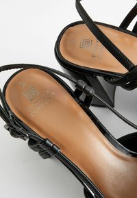 Next FOREVER COMFORT - REGULAR FIT - Sandaalit nilkkaremmillä - black
