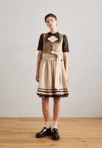 Krüger Dirndl Dirndlica - hellbraun