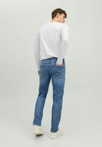 Jack & Jones Džínsy s rovným strihom - blue denim