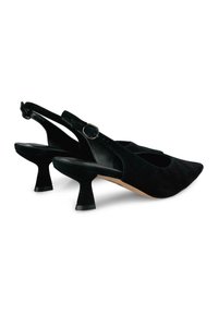 Escarpins noirs à bride arrière en daim avec un bout pointu et des talons bas évasés. Comprend une sangle avec une boucle en métal.