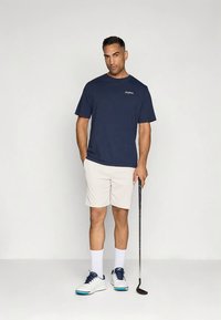 Malbon BERMUDA BALDWIN TEE - Apdrukāts T-krekls - navy