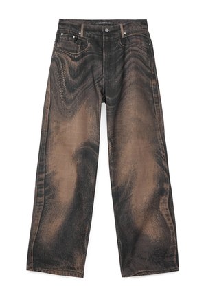 Zwarte jeans met wijde pijpen en bruine acid wash-effect, vijf zakken en knoopsluiting, voorzien van een Camperlab-label op de tailleband.