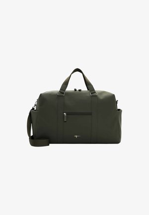 Bolsa de viaje verde oliva hecha de nylon duradero. Cuenta con asas superiores, correa de hombro ajustable, bolsillo con cremallera en la parte frontal y acento de logo plateado.