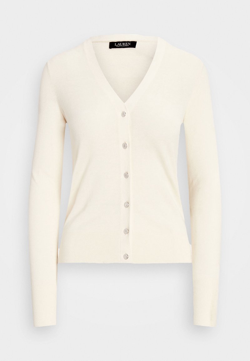 Cremefärgad V-ringad cardigan med lång ärm och sju knappslutningar i fronten. Slät textur, figursydd design, med subtila ribbade detaljer vid ärmslut och nederkant.