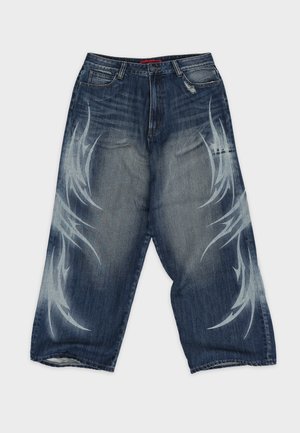 Siniset denimin leveälahkeiset farkut, joissa on vaaleansinisiä graafisia kuvioita molemmilla puolilla, haalistettu pesu, viiden taskun malli ja repsottavat lahkeensuut.