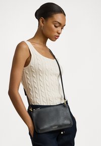 LEATHER MEDIUM LANDYN CROSSBODY BAG - Skuldertasker - black