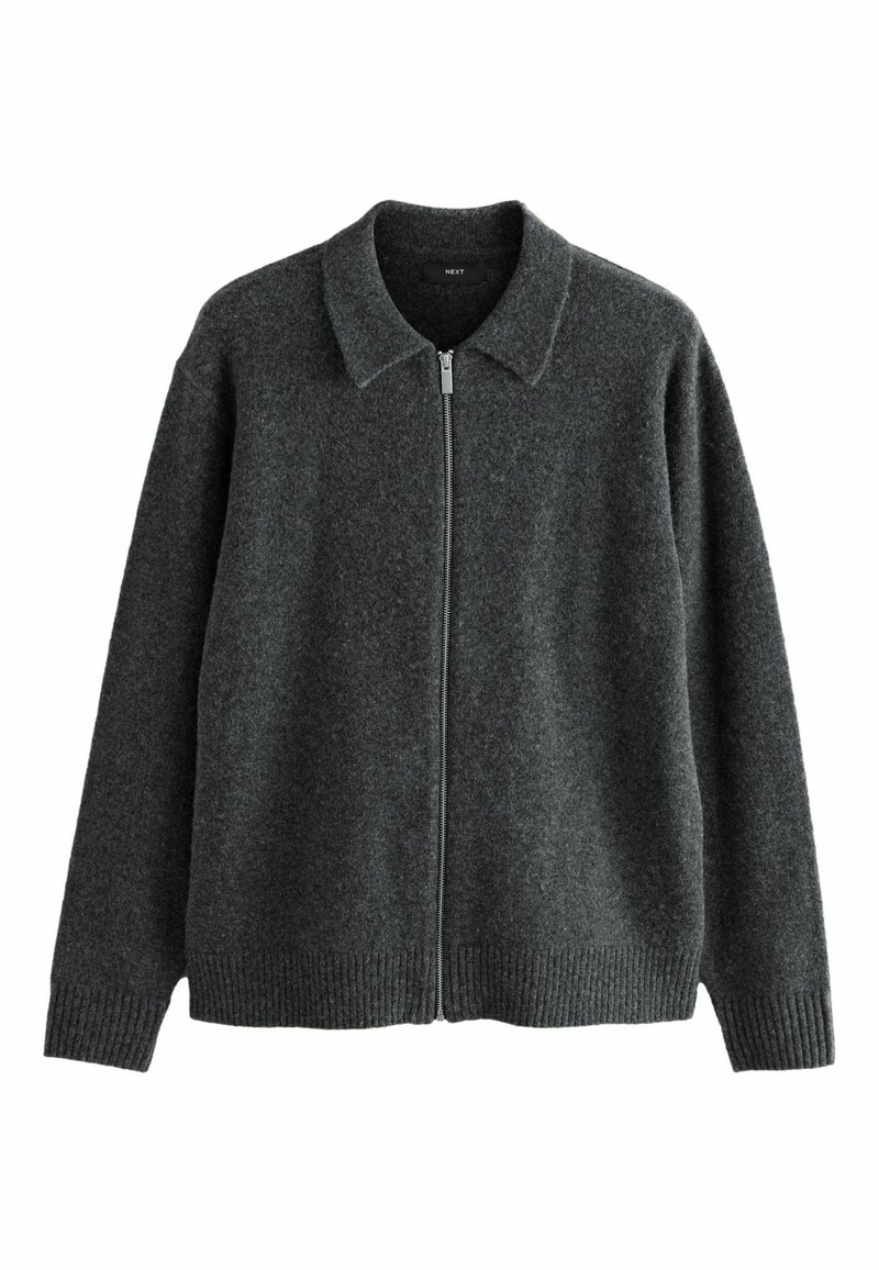 Pulover din lână gri închis, cu fermoar, guler la gât, manșete cu nervuri și tiv drept. Design minimal, fără modele sau accente vizibile.