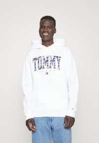 Tommy Jeans CAMO NEW HOODIE - Sudadera - white
