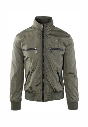 Giacca bomber verde oliva con collo a listino, cerniera frontale, due tasche a zip sul petto, due tasche laterali a zip e polsini e orlo a costine.