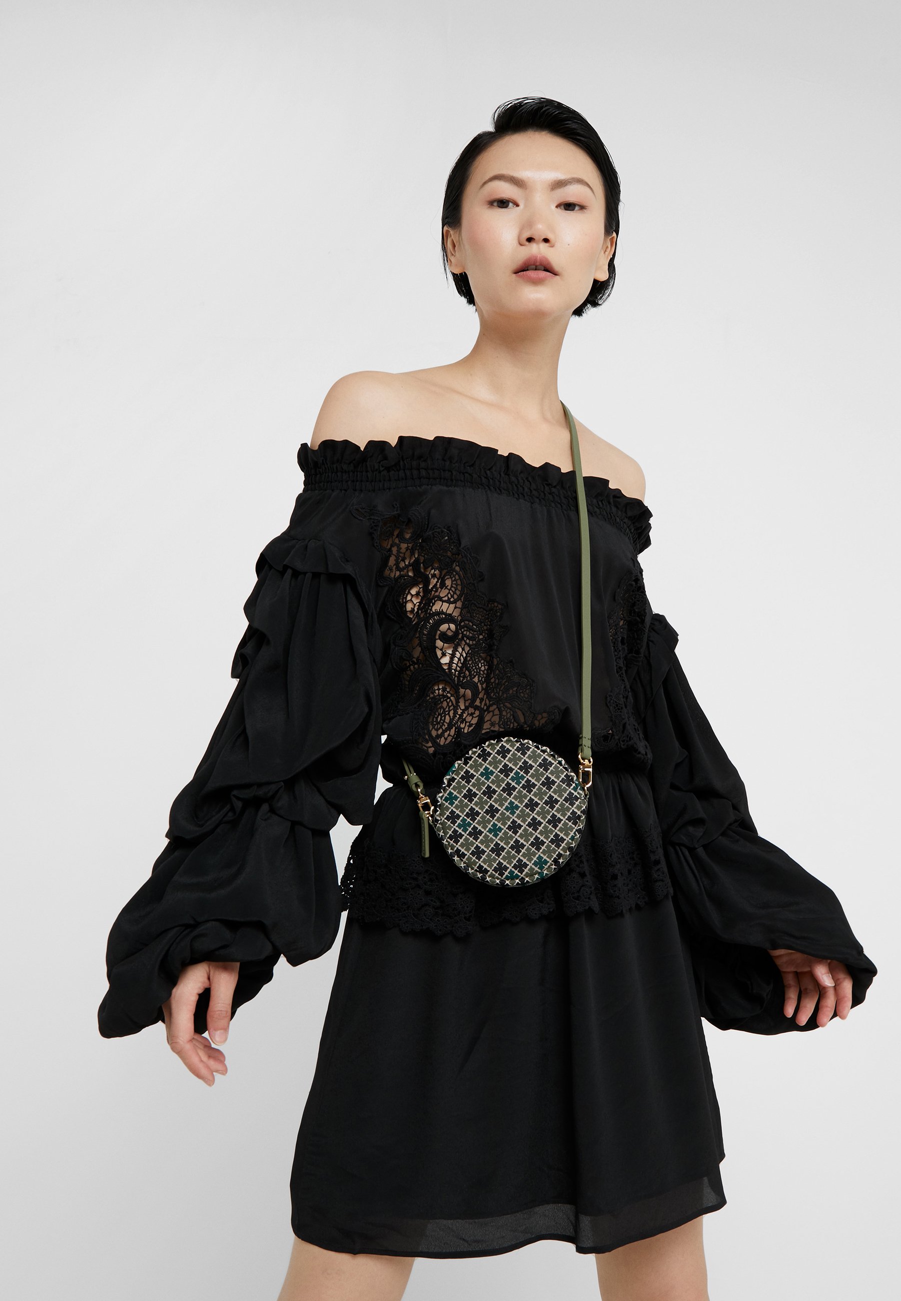 By Malene Birger CIRCLE BAG Skulderveske olivine By Malene Birger CIRCLE BAG Skulderveske olivine