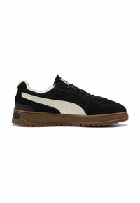Crne suede tenisice s bijelim kožnim detaljima, teksturiranim jezikom, crnim vezicama i smešanim gumenim đonom s uzorkom.