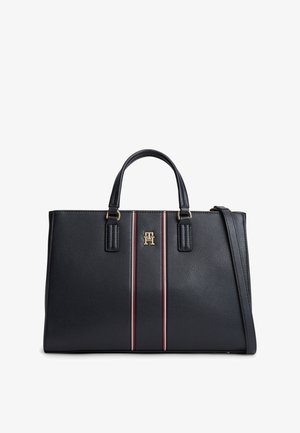 Zwarte lederen draagtas met dubbele handgrepen, afneembare schouderriem en verticale rode, witte en marineblauwe strepen met een gouden logo centraal aan de voorkant.