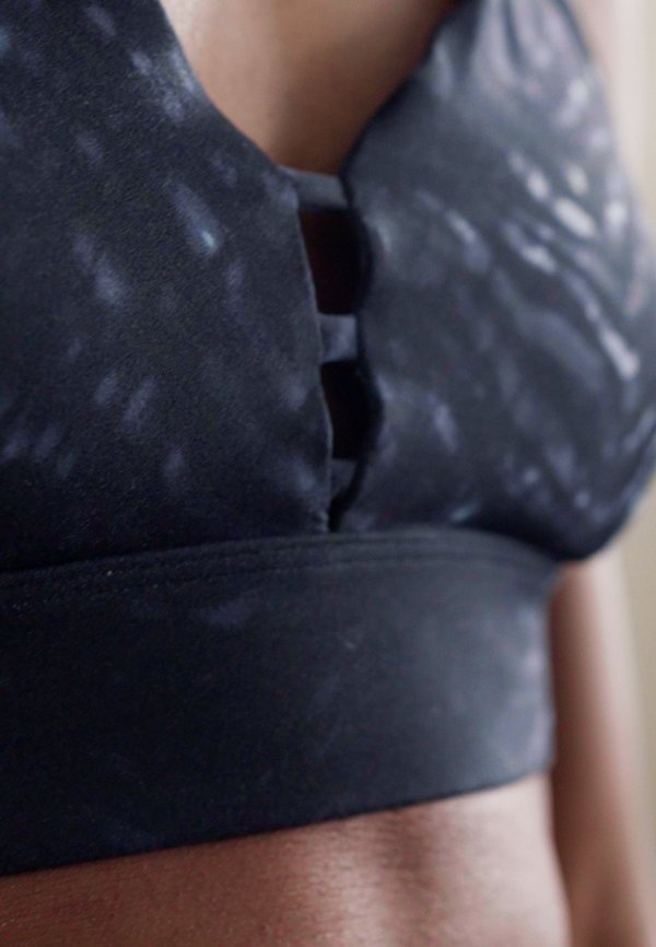 SUPER SOFT STRAPPY BACK BRA - Light support sports bra2