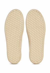 Beige Sneaker-Sohlen mit einem strukturierten, gewebten Muster. Abgerundete Kanten und ein flaches Design, geeignet für lässige Outfits. Keine sichtbaren Logos oder Akzente.