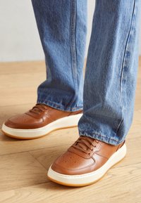Cole Haan Sneakers - tan