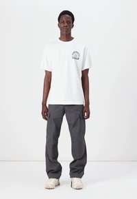 Cleptomanicx BALLSPORT - Print T-shirt - white