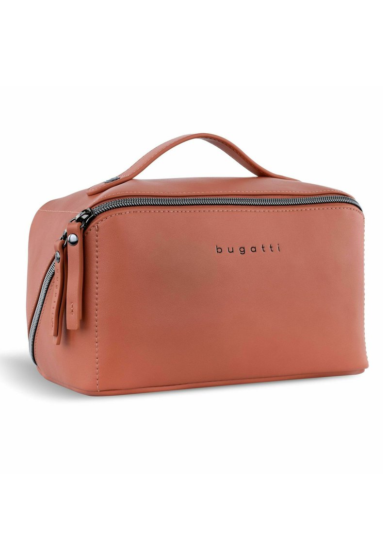 Orangene Kosmetiktasche aus Leder mit einem silbernen Reißverschluss, Tragegriff und eingeprägtem Markennamen. Glatte Textur und rechteckige Form.