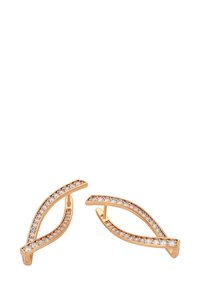 Un paio di orecchini curvi in oro rosa con file di piccoli gemme rotonde trasparenti incastonate lungo i bordi esterni.