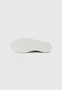 Thumbnail Image 5