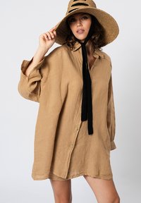 ACANFORA OVER - Camicia - cammello