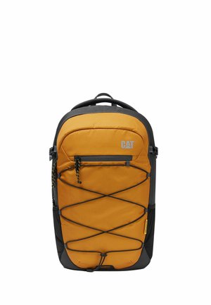 Mochila CAT amarilla y negra con bolsillo frontal con cremallera y cuerdas elásticas cruzadas para llevar artículos adicionales.