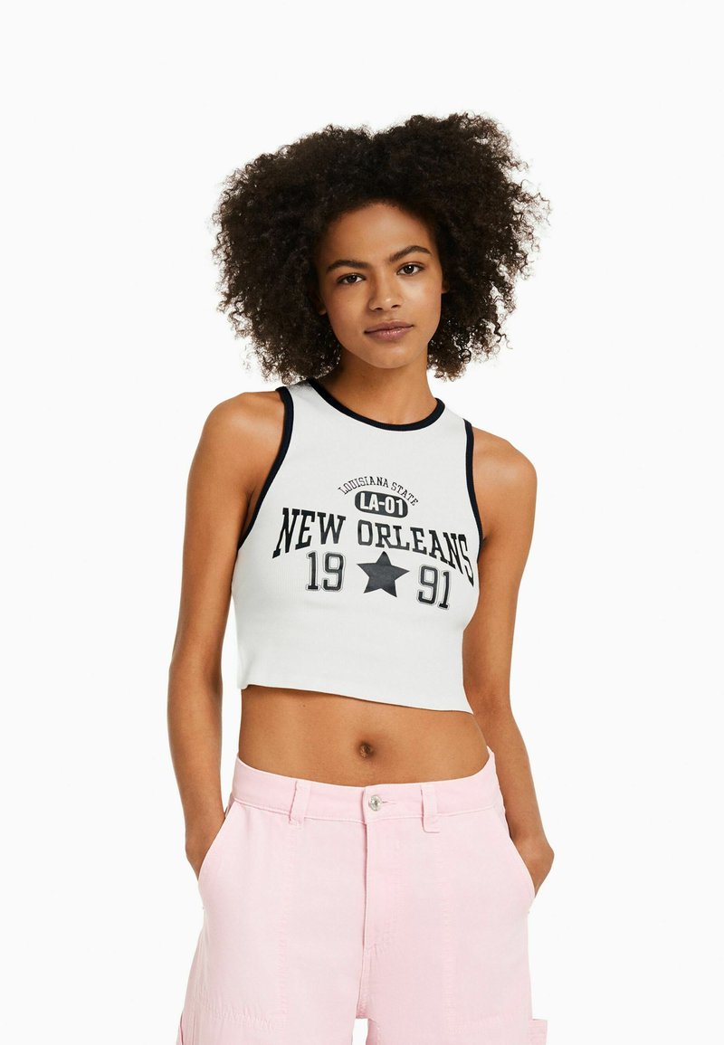 Bershka SLEEVELESS VARSITY OPEN BACK Top white/alb Zalando.ro