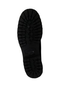 Zwarte rubberen laarzen zool met diepe profielen, een getextureerd patroon voor grip, en een versterkte hiel en teen voor duurzaamheid.