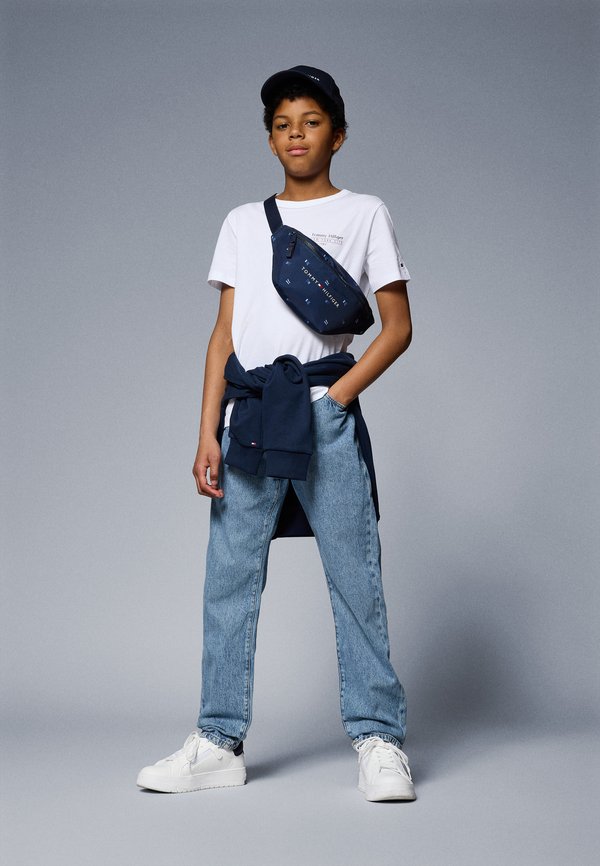 MODERN - Straight leg jeans2