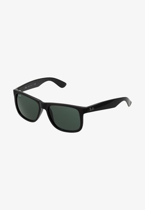 Sorte plastik solbriller med grønne linser, har en firkantet stel, glat overflade og fremtrædende Ray-Ban-logo på stængerne.