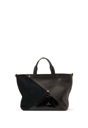 Sac cabas noir avec poignées supérieures, présentant un patchwork diagonal de textures en cuir lisse, grainé et suédé, avec des accents de rivets dorés.