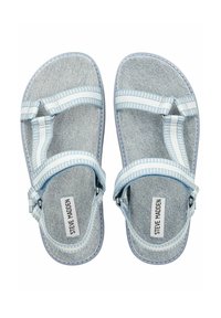 Denim sandály s pásky v světle modré a bílé barvě. Plná podrážka a nastavitelná spona na kotníku. Texturovaná stélka a viditelné logo.