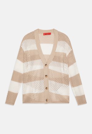 Cardigan rayé beige et blanc en maille ajourée, avec un col en V, cinq boutons et des manches longues.