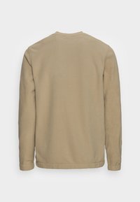 Felpa beige a maniche lunghe con collo rotondo, tessuto morbido, polsini e orlo a coste, design semplice senza decorazioni o motivi.