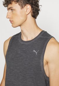 Puma STUDIO FOUNDATION WASH TANK - Top - black