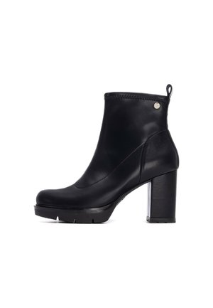 Stivaletti con plateau - black