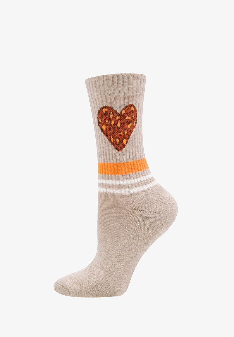 Beige Baumwollsocke mit geripptem Muster, versehen mit einem orangefarbenen Leopardenherzdesign und einem orange- und weißgestreiften Rand nahe dem Bündchen.